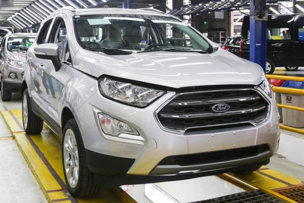 Ford EcoSport 2018 vs 2017: Exterior Ford EcoSport 2018 angular front