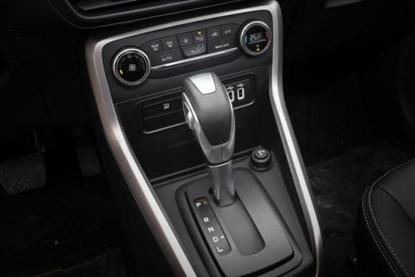 Ford EcoSport 2018 vs 2017: Interior Ford EcoSport 2018 clutch