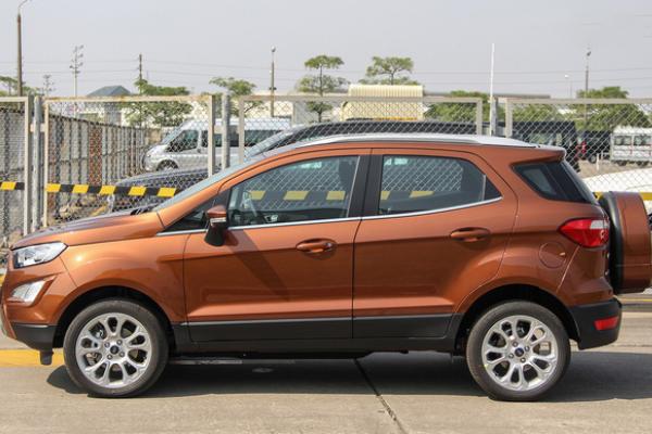 Ford EcoSport 2018 vs 2017: Exterior Ford EcoSport 2018 side view