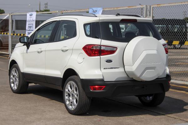 Ford EcoSport 2018 vs 2017: Exterior Ford EcoSport 2018 angular rear