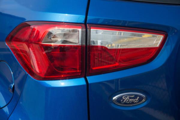 Ford EcoSport 2018 vs 2017: Exterior Ford EcoSport 2018 taillight