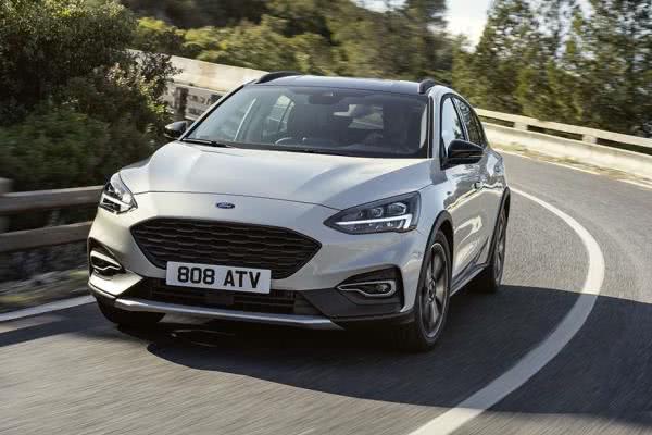 Fourth-gen Ford Focus 2019 officially breaks cover