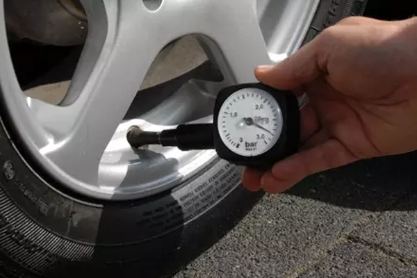 Low tire pressure перевод