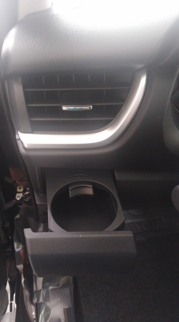 toyota fortuner 2018 cup holder