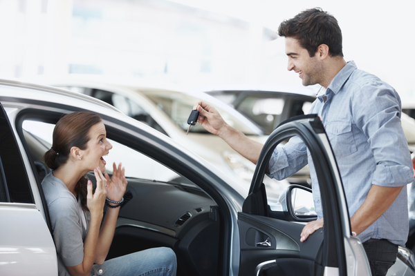 handover car key to new owner