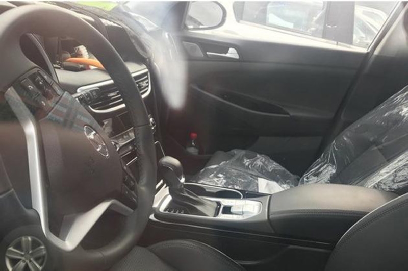 Spied shots inside the China facelifted Hyundai Tucson 2019