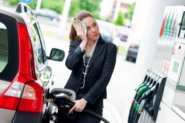 girl filling up her car