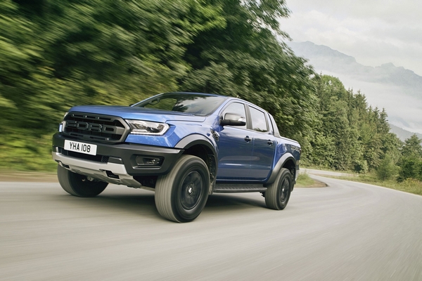 Ford Ranger Raptor 2019 on the road