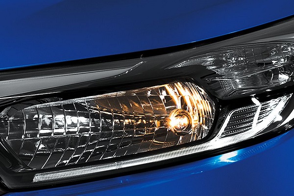 The Honda Mobilio is known for its sharp and conical looking headlights that give us a wider and larger visual impression of the MPV Honda Mobilio headlights