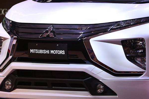 The Xpander has a wide design, chrome -plated front grille which makes it look like more of an SUV rather than an MPV. Mitsubishi Xpander Front Grille