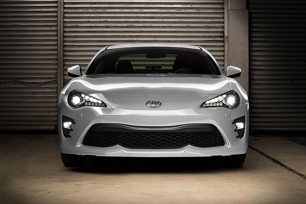 The Toyota 86 is known to be one of the most affordable sports cars in the market today. Full front view of the Toyota 86