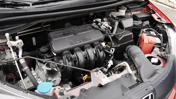 honda jazz engine bay