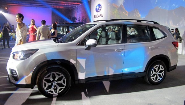 Subaru Forester 2019 side view