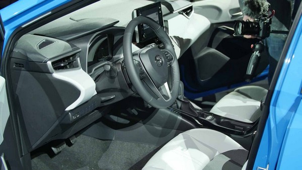 Toyota Corolla 2019 hatchback dashboard area