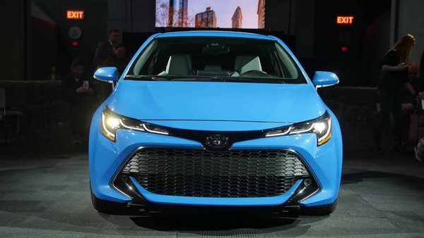 Toyota Corolla 2019 hatchback front view