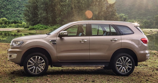 Ford Everest 2019 side view