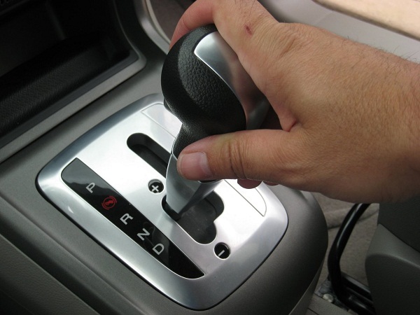 Auto emergency: Do and Don'ts of fixing a car's stuck gas pedal