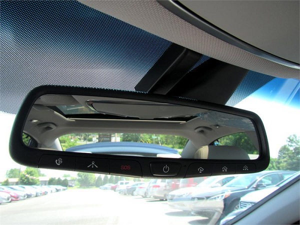 Mirror Magic: How Auto-Dimming Rearview Mirrors Work - In The Garage with