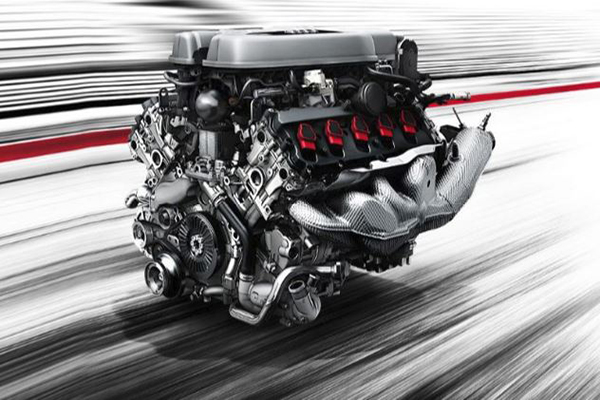The Audi R8 V10 Plus's beast of an engine. Also it's naturally aspirated! A picture of the R8 V10 Plus's V10 engine