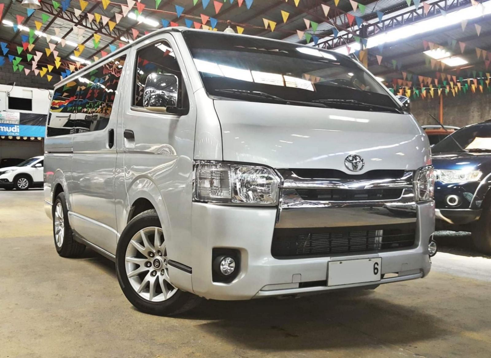 Toyota hiace commuter