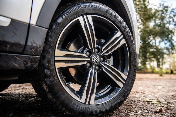 A closeup shot of the MG ZS 2019 front wheels