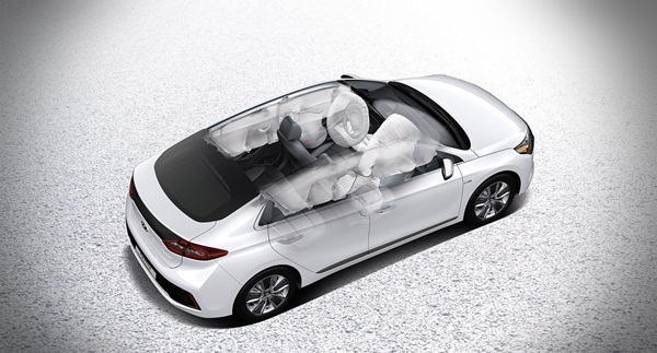 2019 Hyundai Ioniq Hybrid's airbags in action