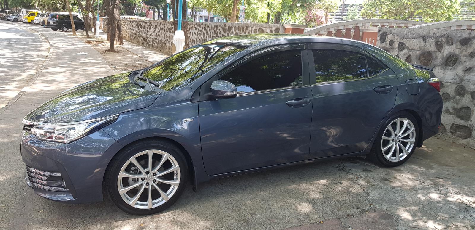 Selling Used Toyota Altis 2018 at 8000 km in Metro Manila 696076