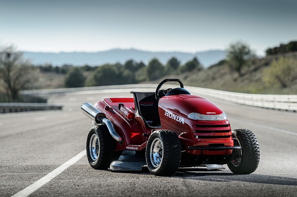 Behold Fastest lawn mower with Guinness World Record is Honda