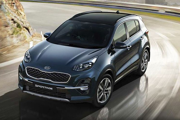 A picture of the 2019 Kia Sportage travelling on a road