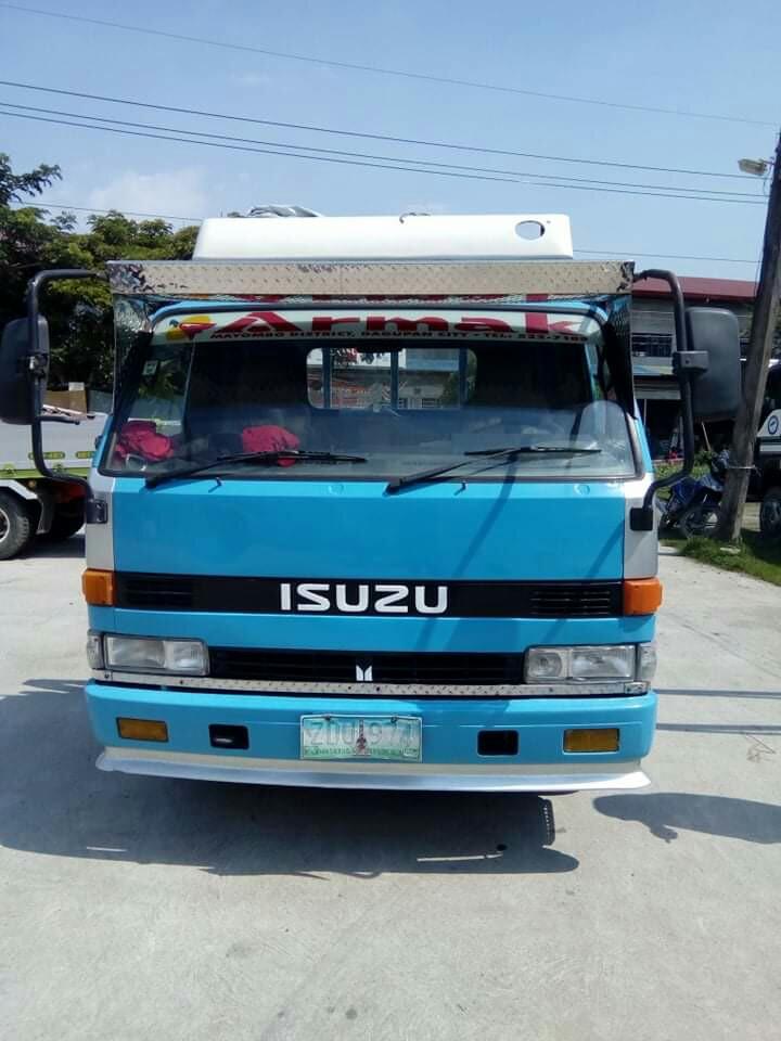 Isuzu elf ut