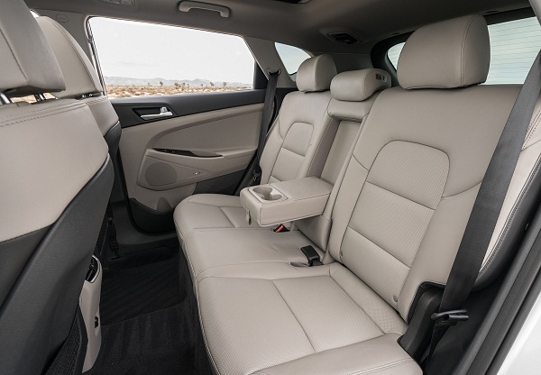 2019 Hyundai Tucson rear passenger cabin