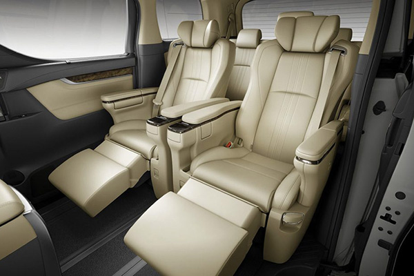 2020 Alphard's 2nd row seats