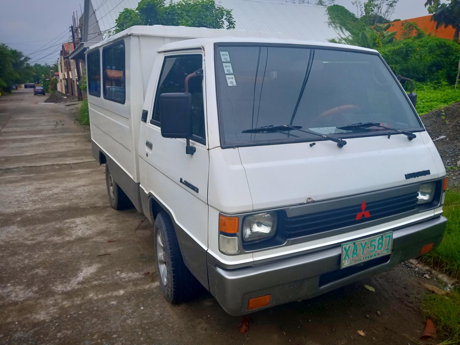 White Mitsubishi L300 2001 at 120000 km for sale in Dagupan 719755