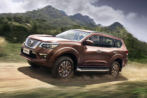 A picture of the Nissan Terra climbing a hill