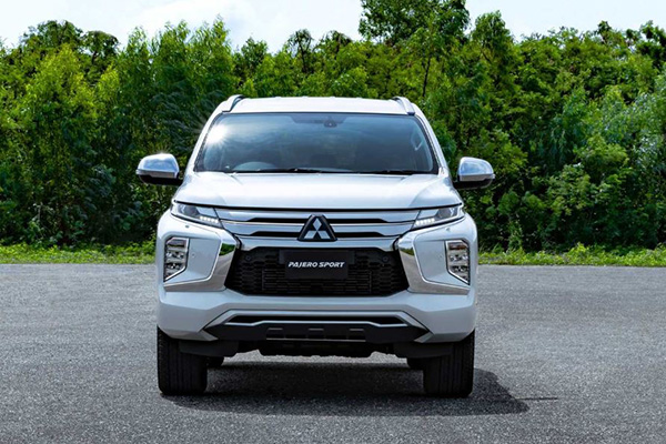 A picture of the Mitsubishi Montero Sport 2020 front fascia