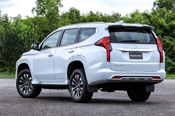 A picture of the side and rear of the 2020 Mitsubishi Montero Sport