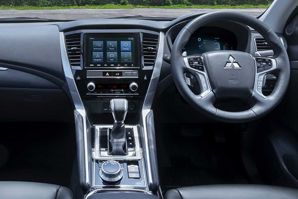 2020 Mitsubishi Montero Sport dashboard