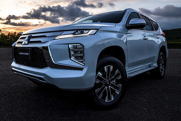 2020 Mitsubishi Montero Sport front view with the LEDs turned on