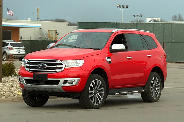 Red Ford Everest 2020