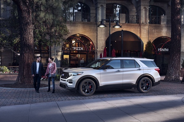A picture of the 2020 Ford Explorer sideview