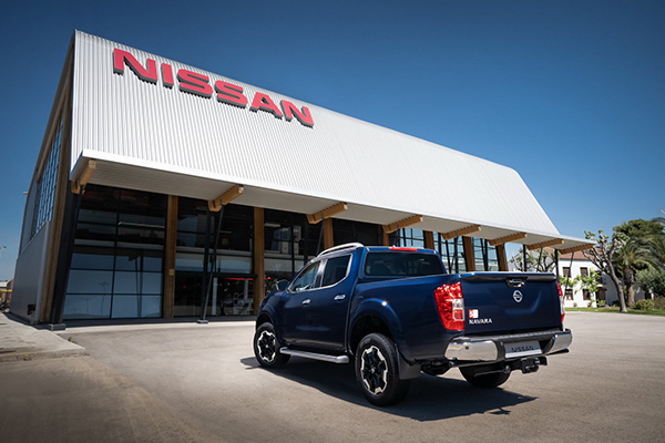 A picture of the 2020 Nissan Navara parked near a Nissan dealership