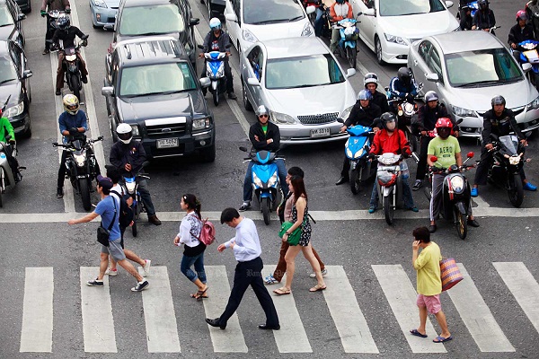 does the pedestrian have the right of way