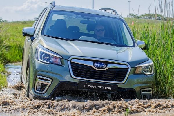 2020 Subaru Forester Offroaing in the Mud