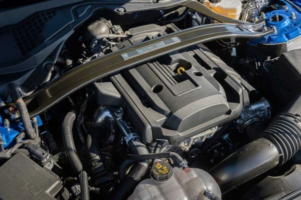 2.3 L Ecoboost engine on board the 2020 Mustang with HPP improvements
