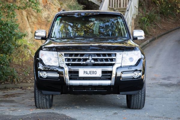 A shot of the 2020 Mitsubishi Pajero's front end