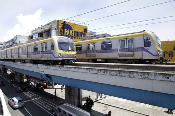 Commuter group appeals to authorities to address LRT 2's problems