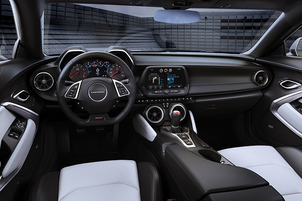 A picture of the Chevrolet Camaro's front cabin