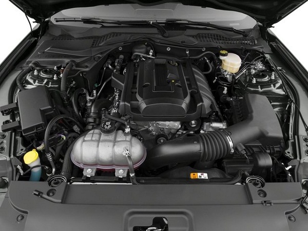 2.0 L Ecoboost Ford Mustang engine