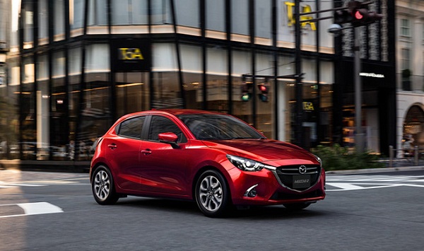 A picture of the Mazda 2 on a city street