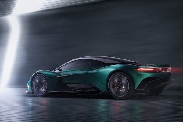 Aston Martin Vanquish 2022 is a supercar worthy to look forward to
